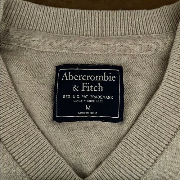 A&F V-Neck Sweater - Picture 4 of 4